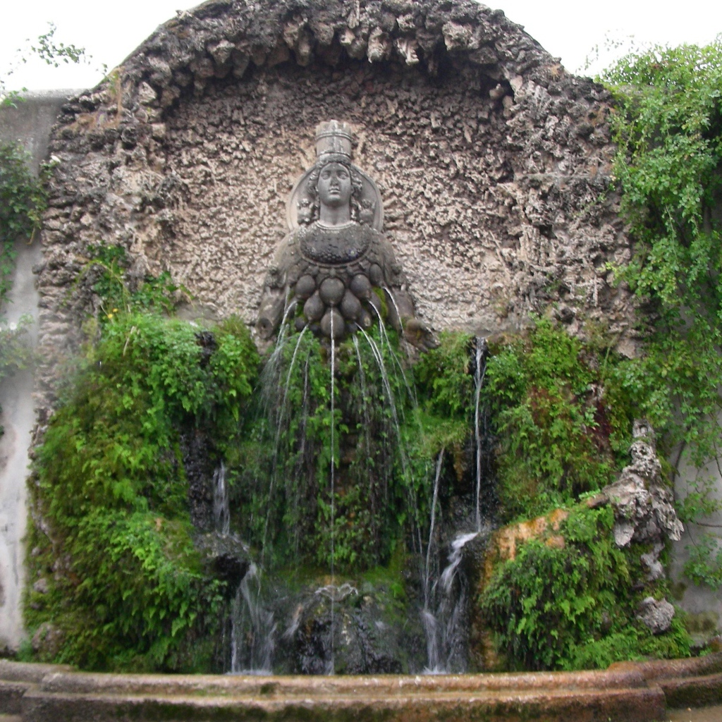 Скульптура фонтан в Тиволи, Италия