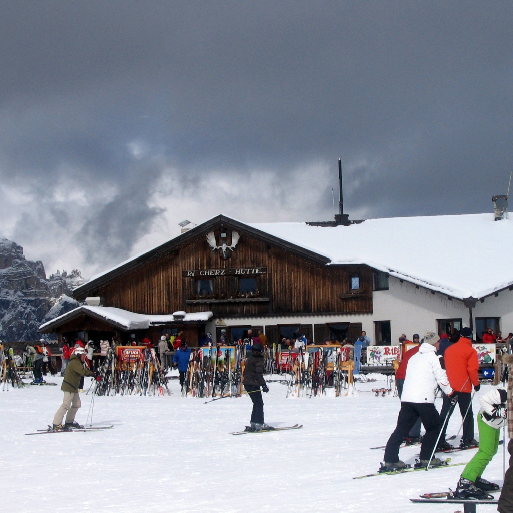 Горнолыжная база на курорте Арабба, Италия