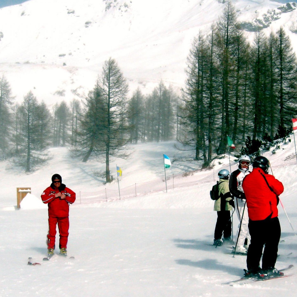 Катание на лыжах на горнолыжном курорте Валь-Ди-Фасса, Италия