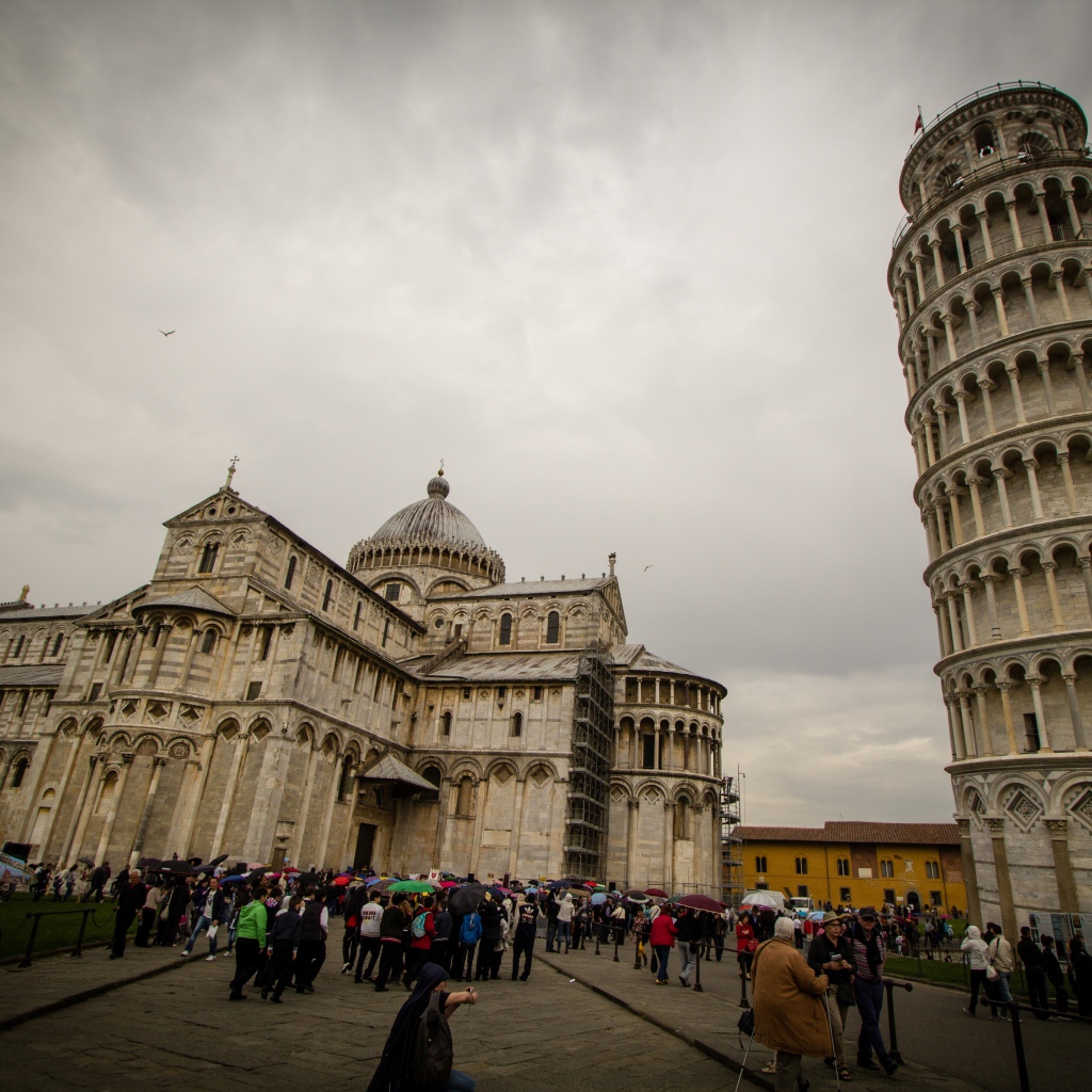 Площадь перед собором в Пизе, Италия