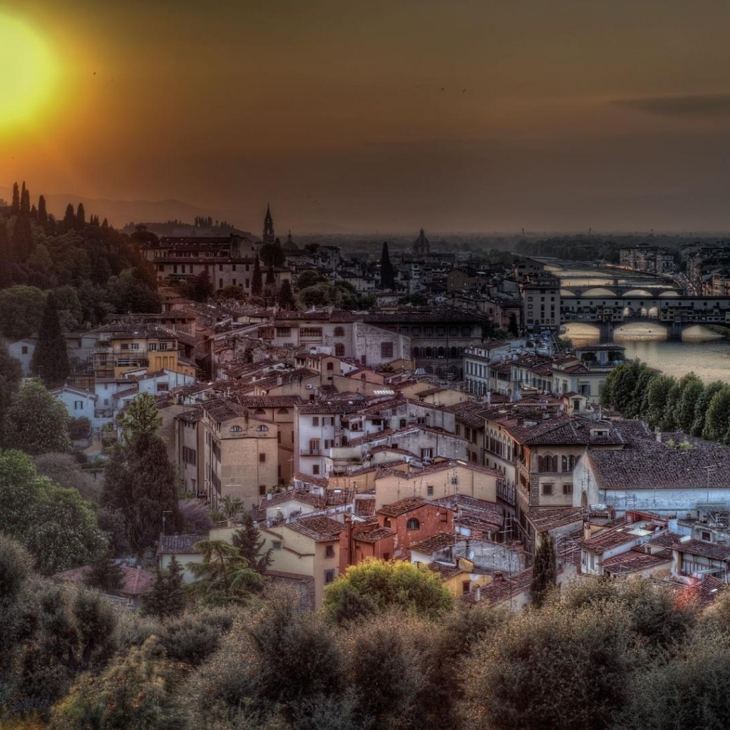 Сияние солнца во Флоренции, Италия