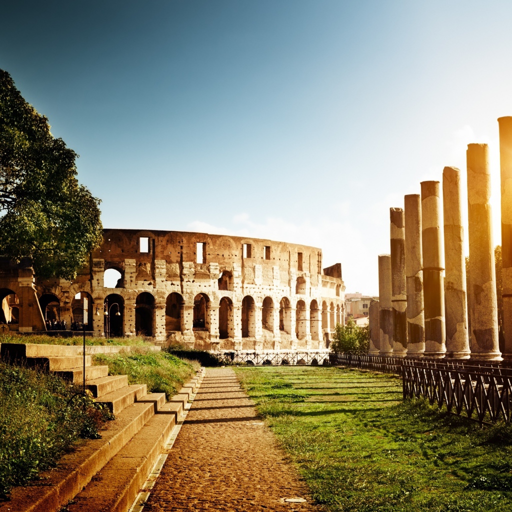 Sunlight breaks through the column in Rome, Italy