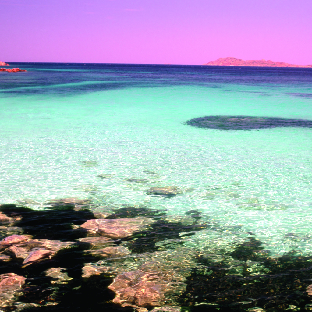 Закат на берегу моря на острове Сардиния, Италия