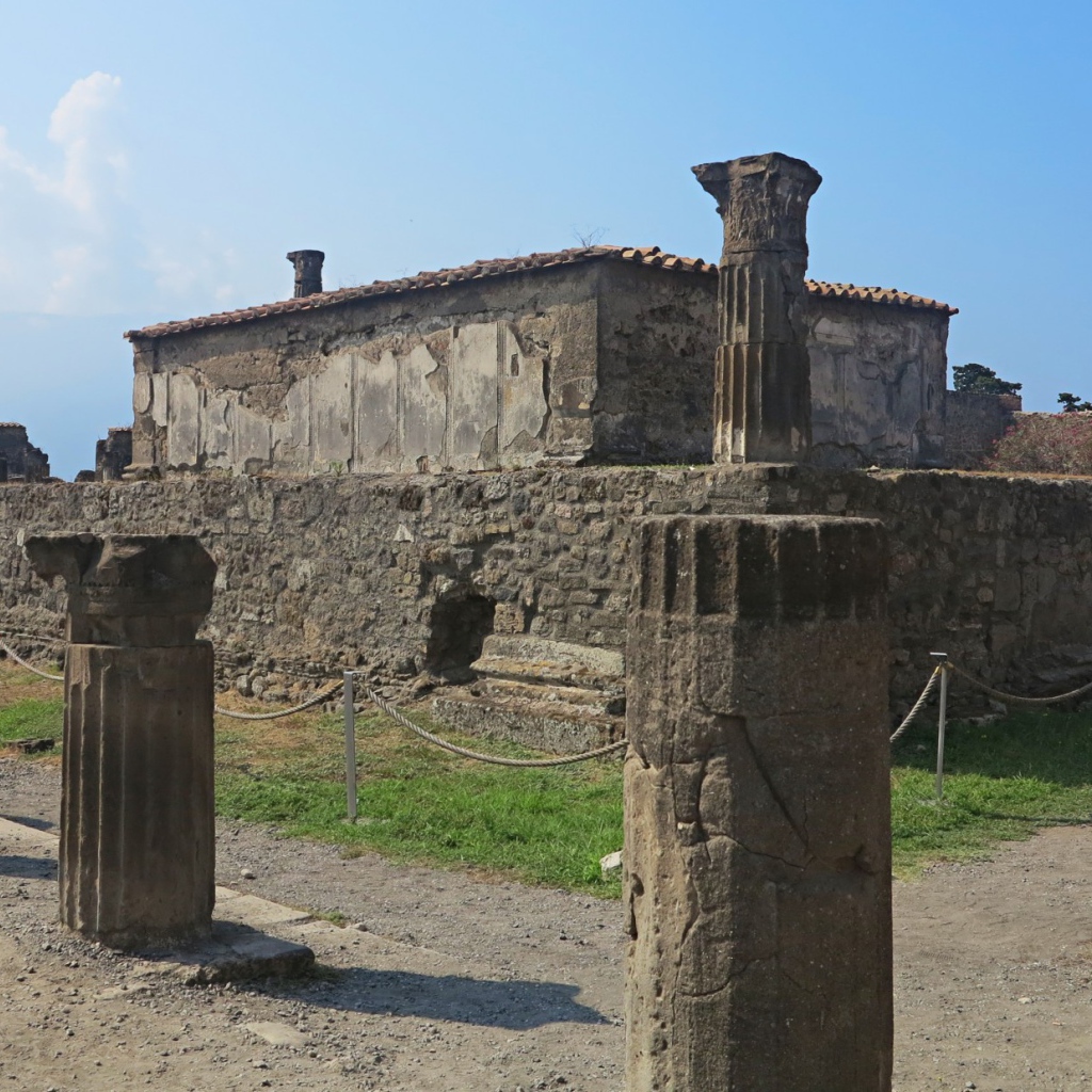 Сохранившееся здание в Помпеях, Италия