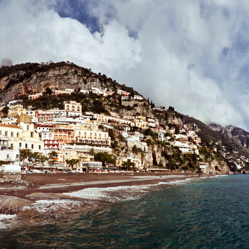 Пляж на курорте Позитано, Италия