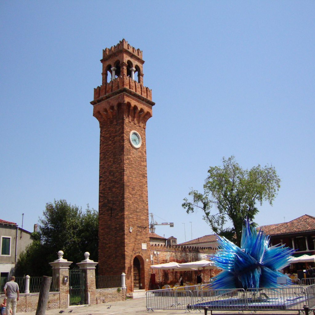 Башня с часами на острове Мурано, Италия