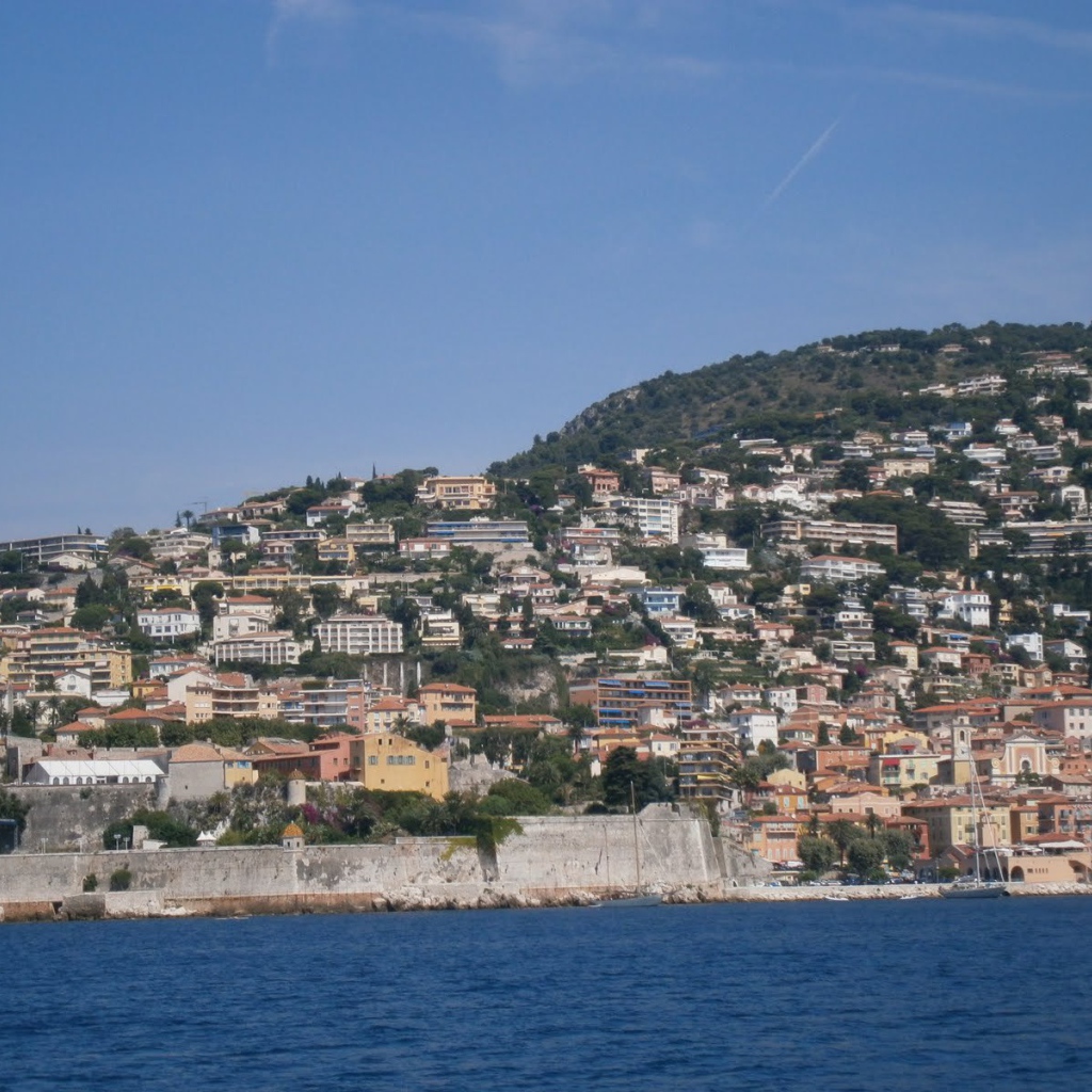 Городские здания в Лоано, Италия