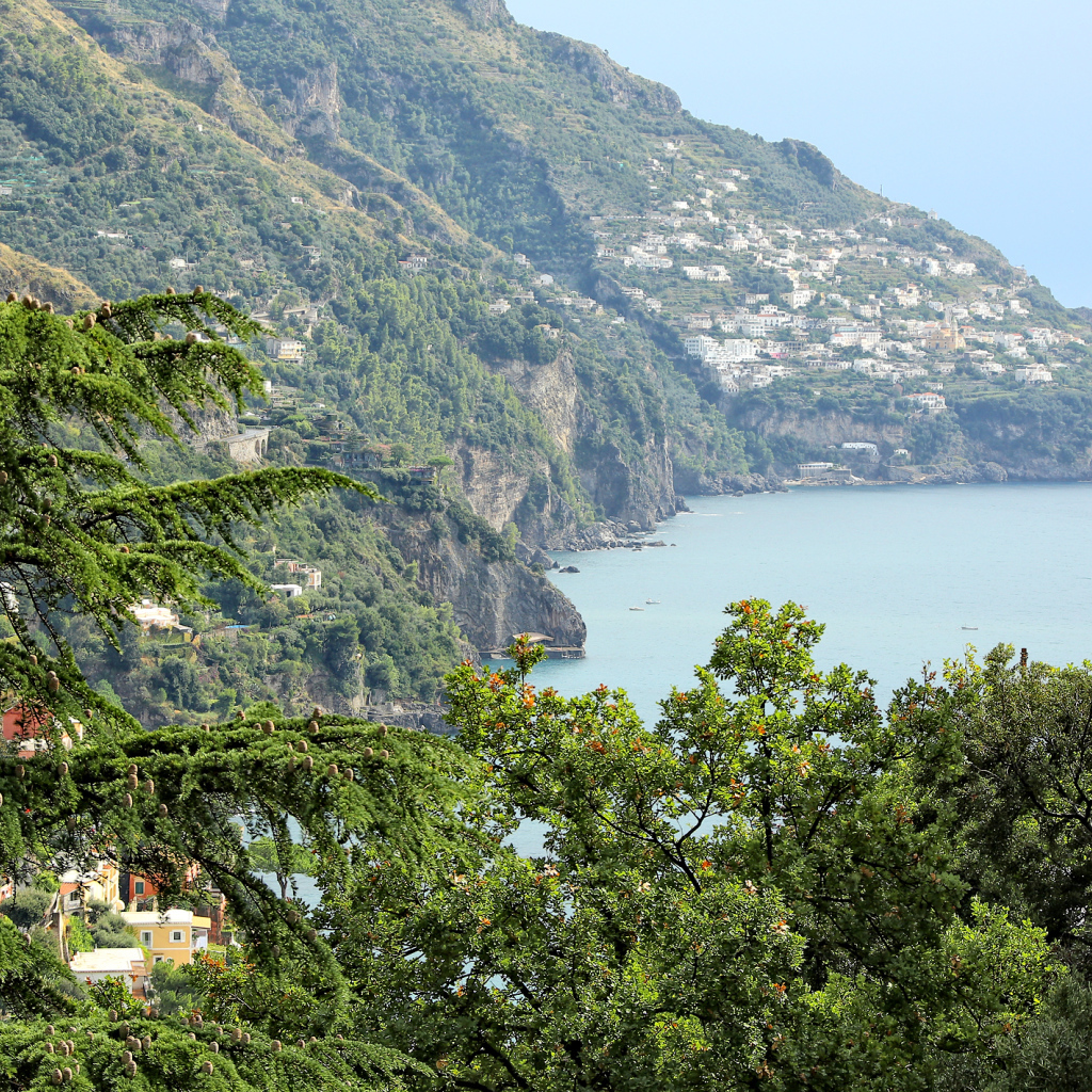 Вид на залив на курорте Позитано, Италия