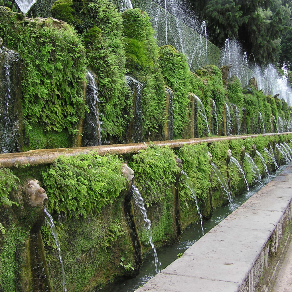 Стена фонтанов в Тиволи, Италия