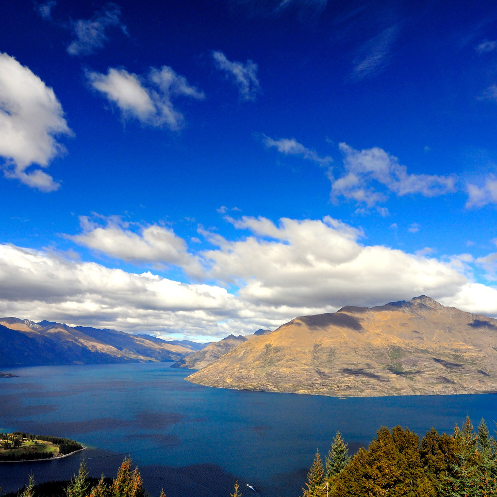 Lake Wakatipu in New Zealand Desktop wallpapers 1024x1024