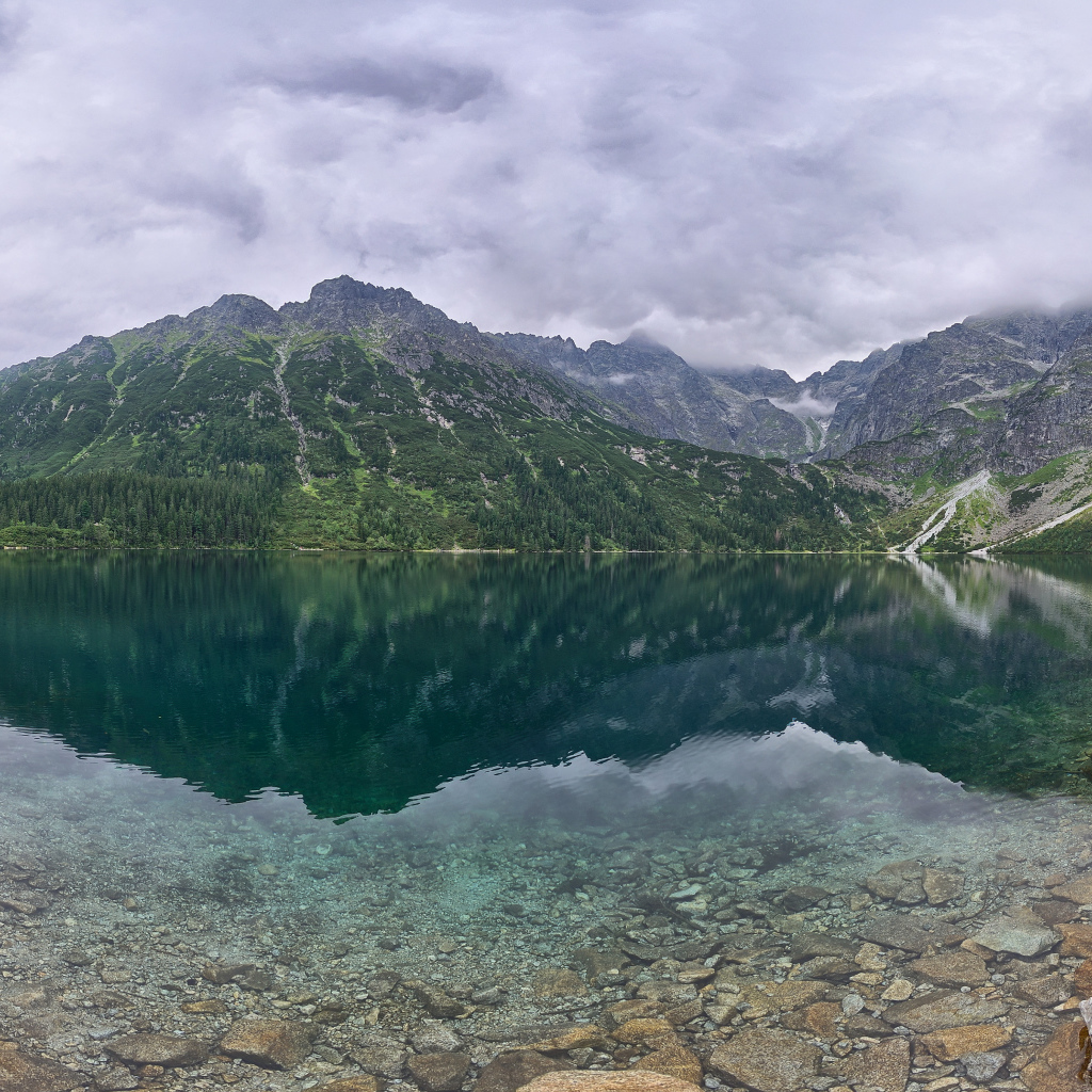 Горное озеро в Польше