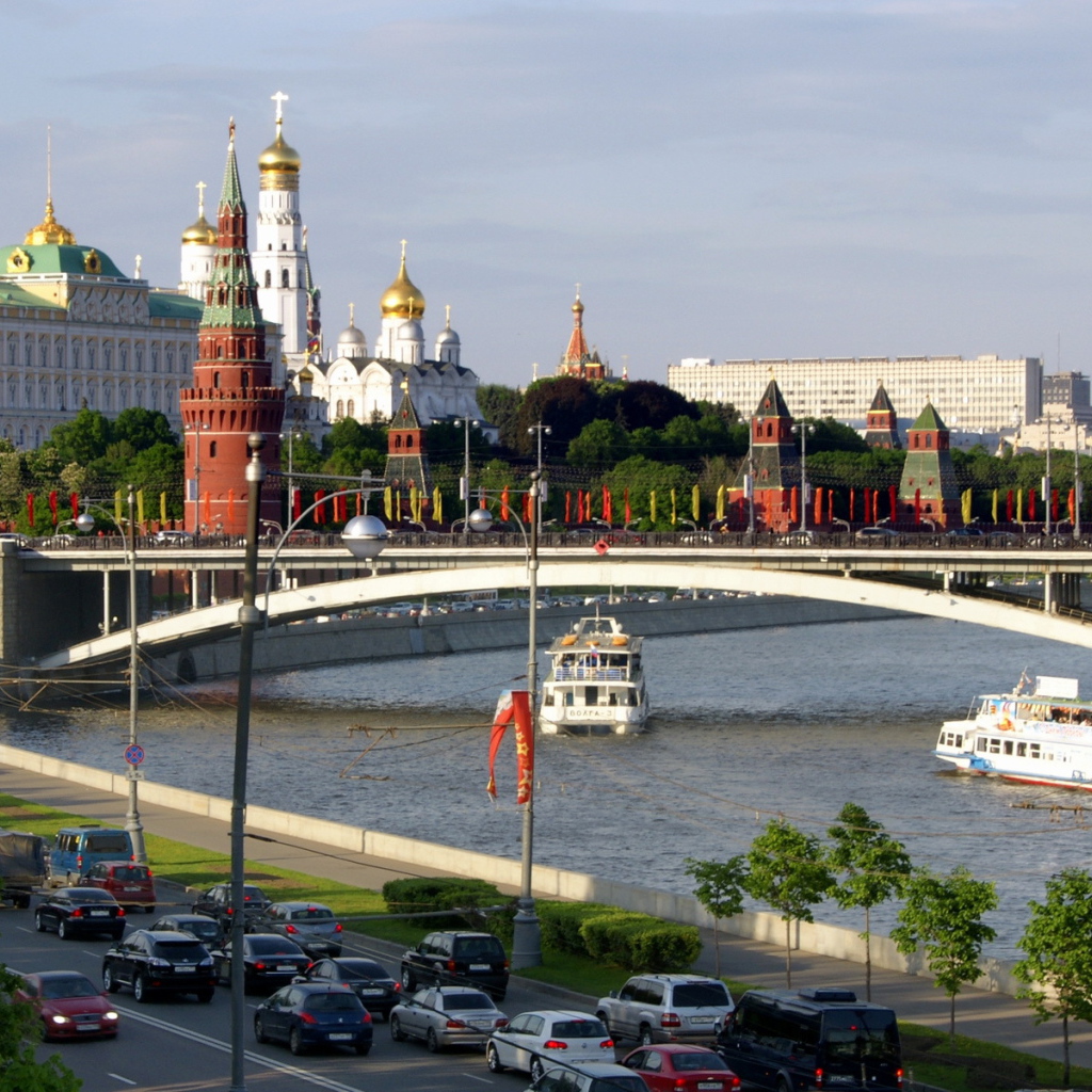 Катера у Кремля