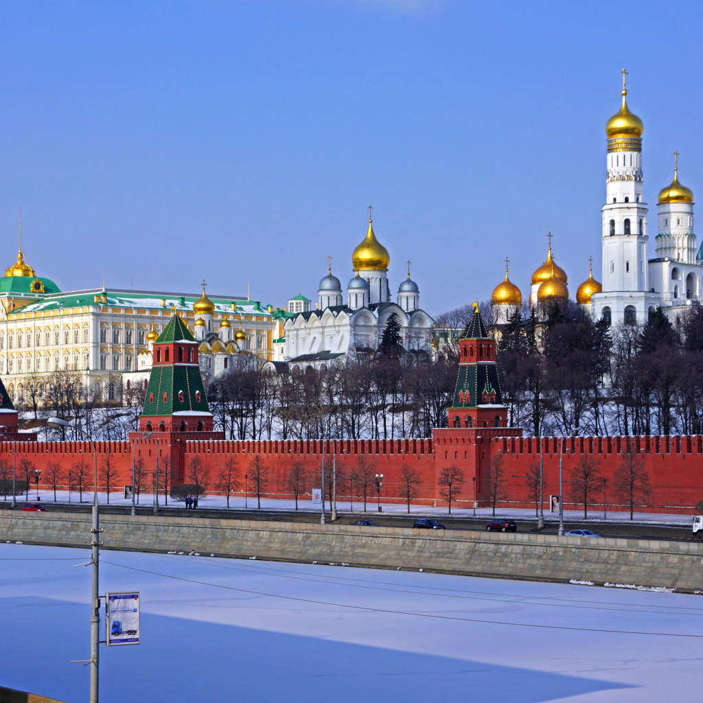 Зимняя река у Кремля