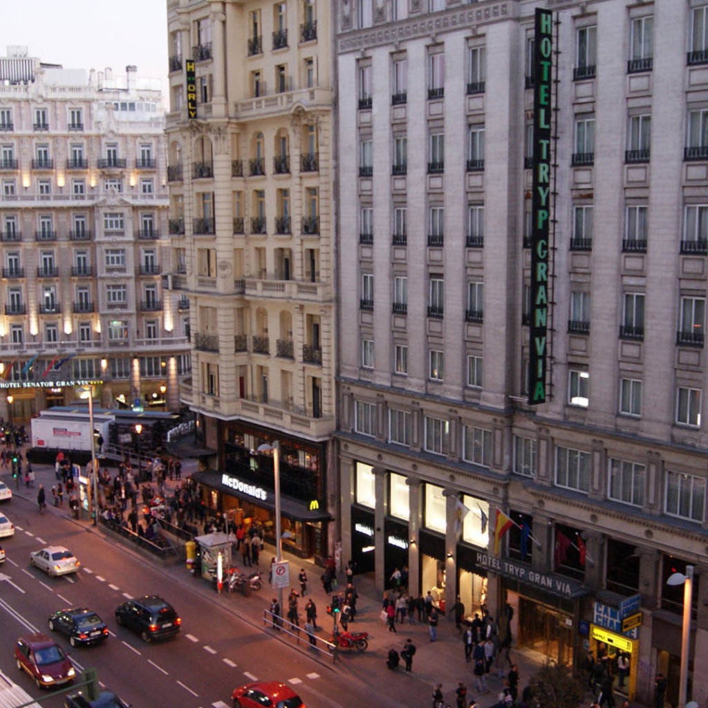 Оживленная улица в Мадриде