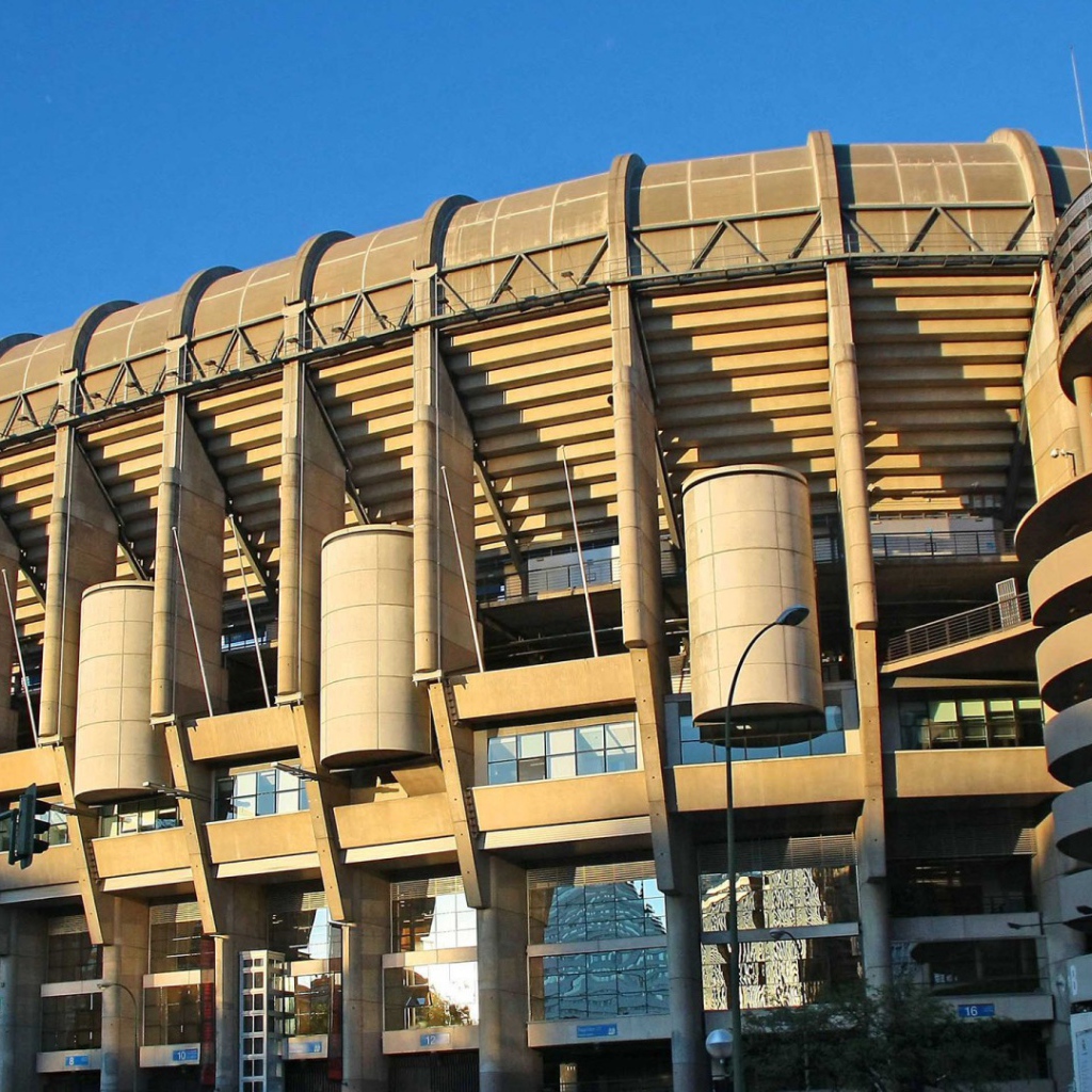 Стадион Сантьяго Бернабеу в Мадриде