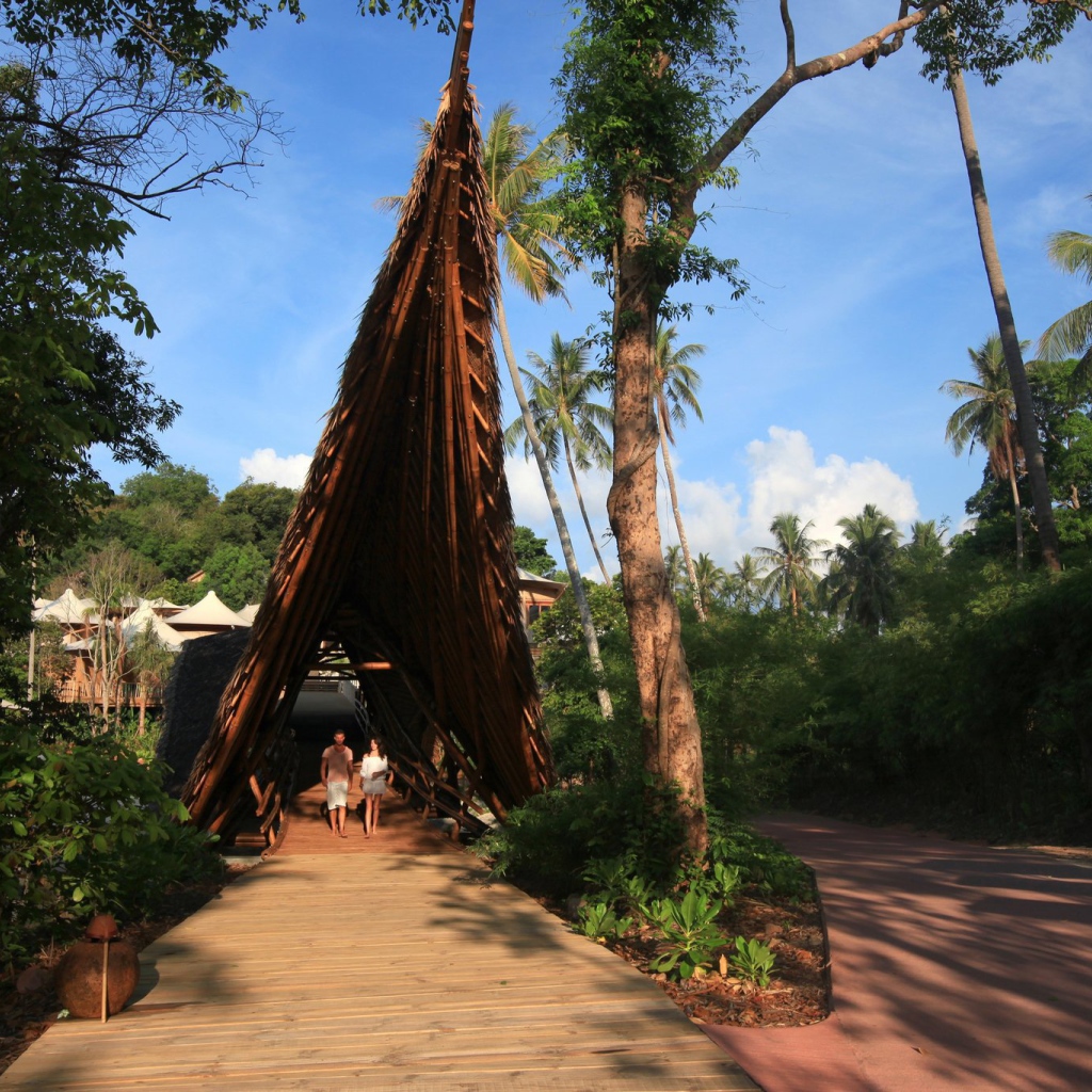 Арка на пляже на острове Ко Куд, Таиланд