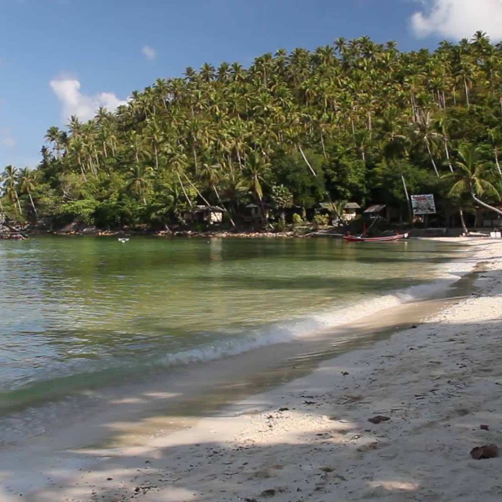 Осенний отдых на пляже на острове Панган, Таиланд