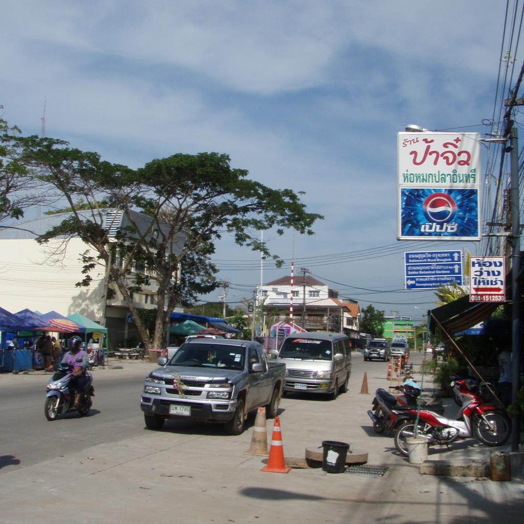 Городская улица на курорте Районг, Таиланд