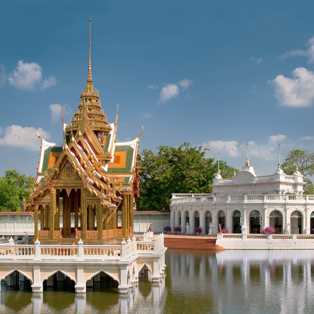 Беседка на воде на курорте Аютайя, Таиланд