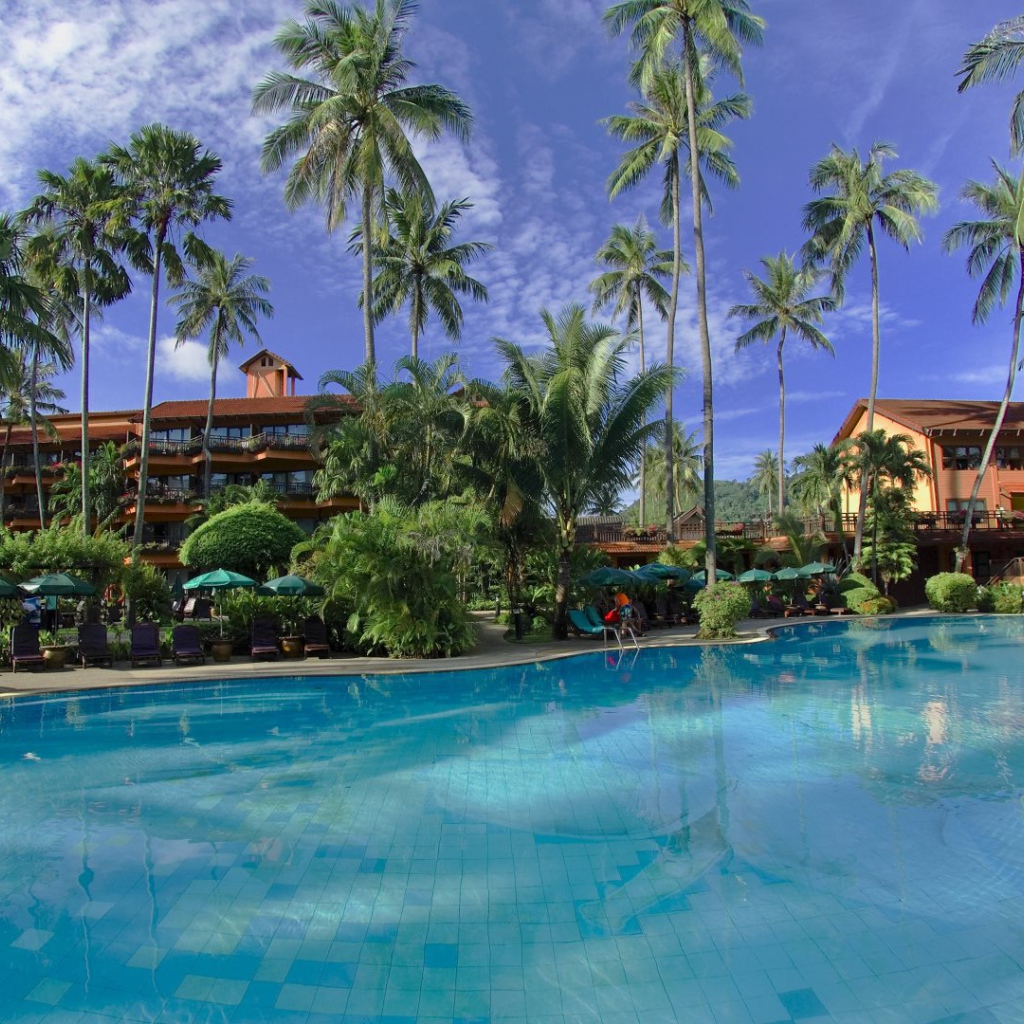 Бассейн в отеле в Пхукете