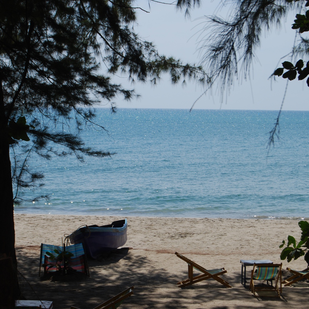 Отдых на пляже на курорте Районг, Таиланд