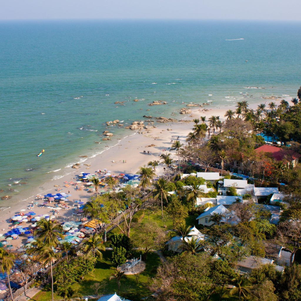 Отдых на пляже на курорте Хуа Хин, Таиланд