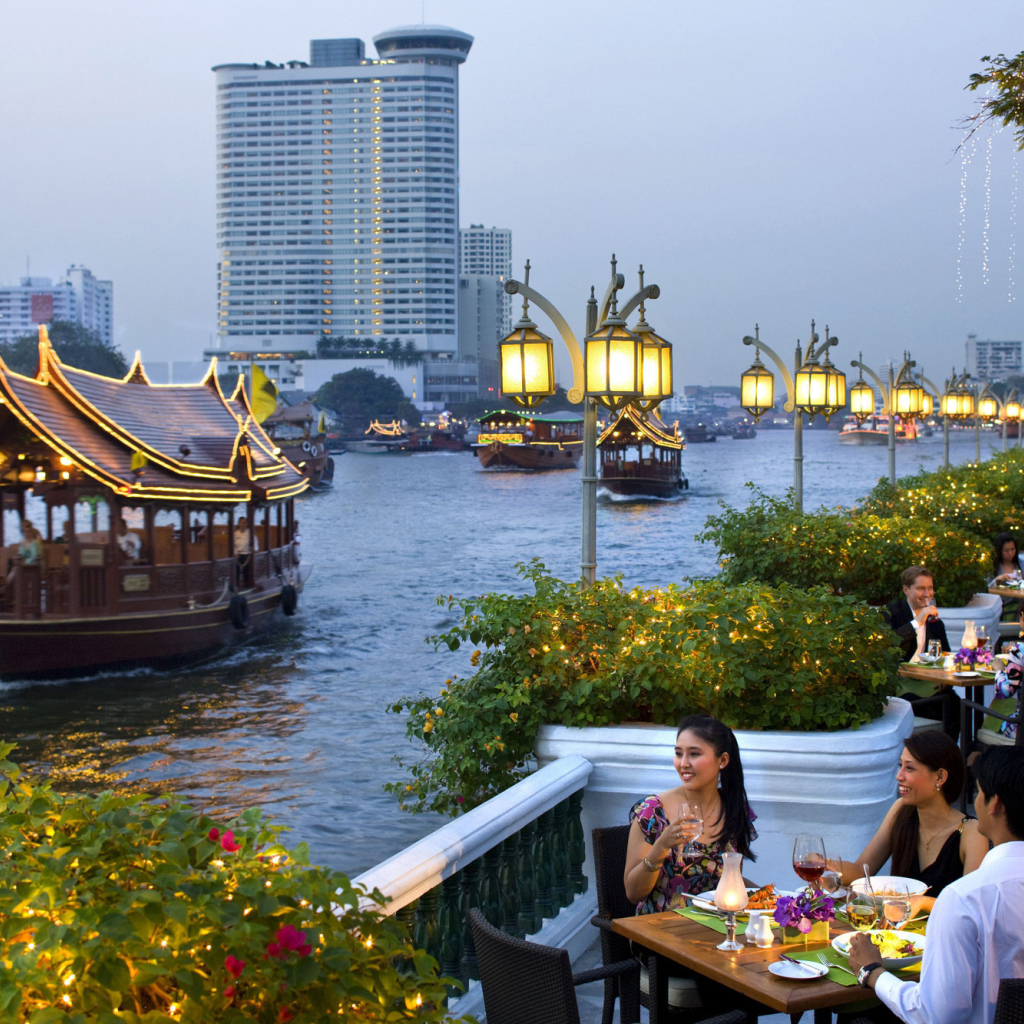 Отдых на набережной в Бангкоке, Таиланд