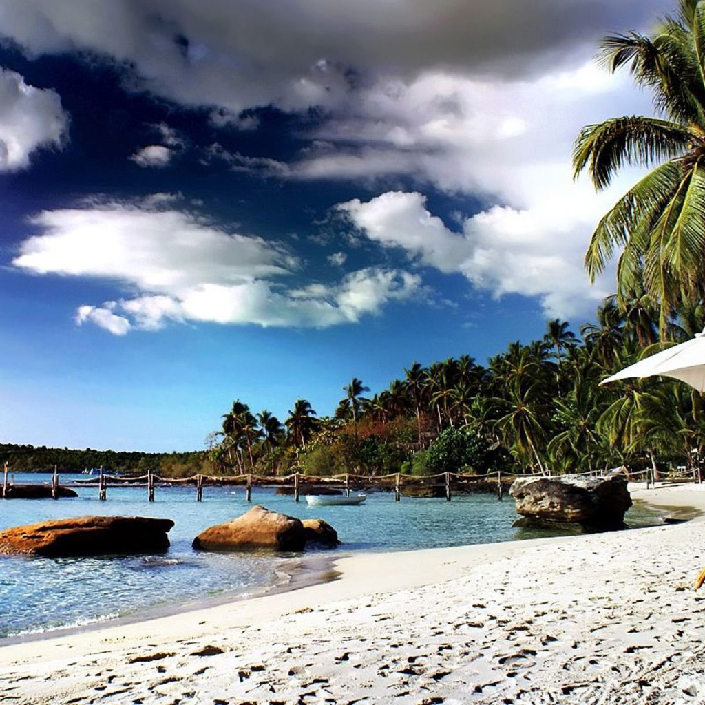 Песчаный пляж на курорте Ча Ам, Таиланд