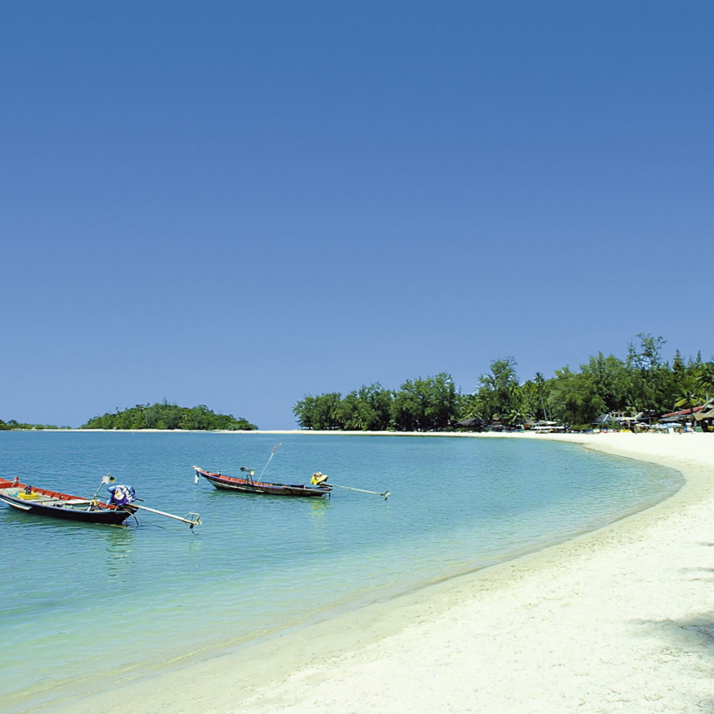 Летний отдых на пляже на острове Тао, Таиланд