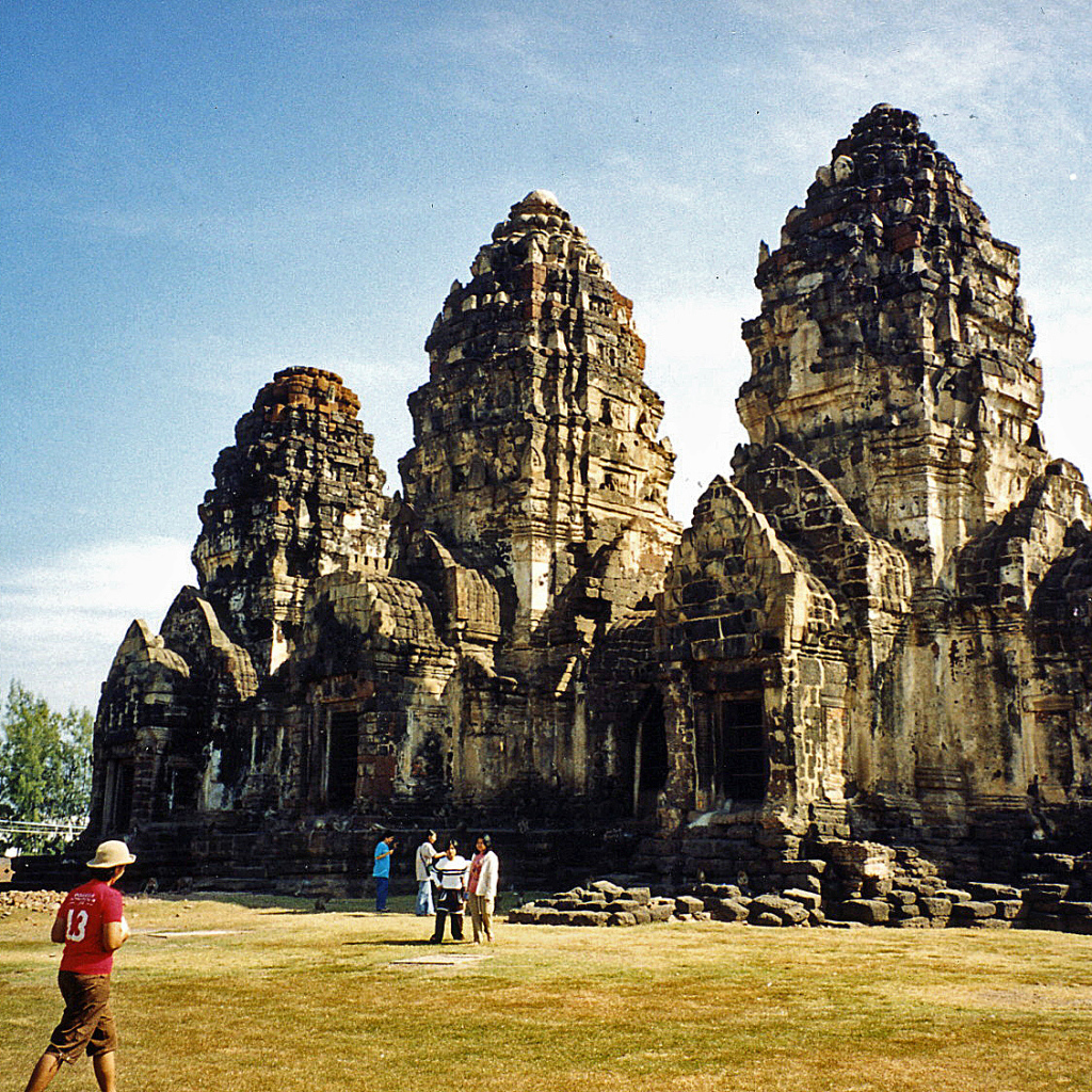 Храм на курорте Лопбури, Таиланд
