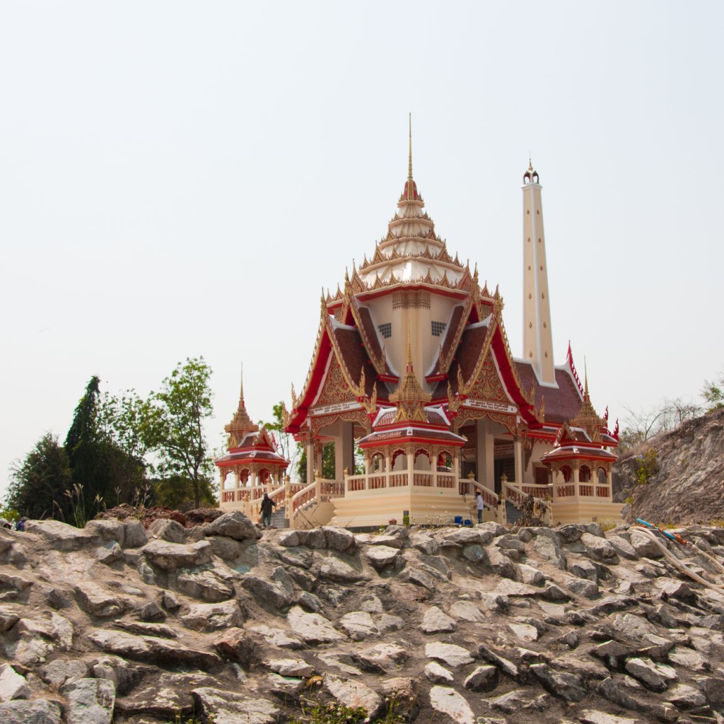 Храм на побережье на курорте Хуа Хин, Таиланд