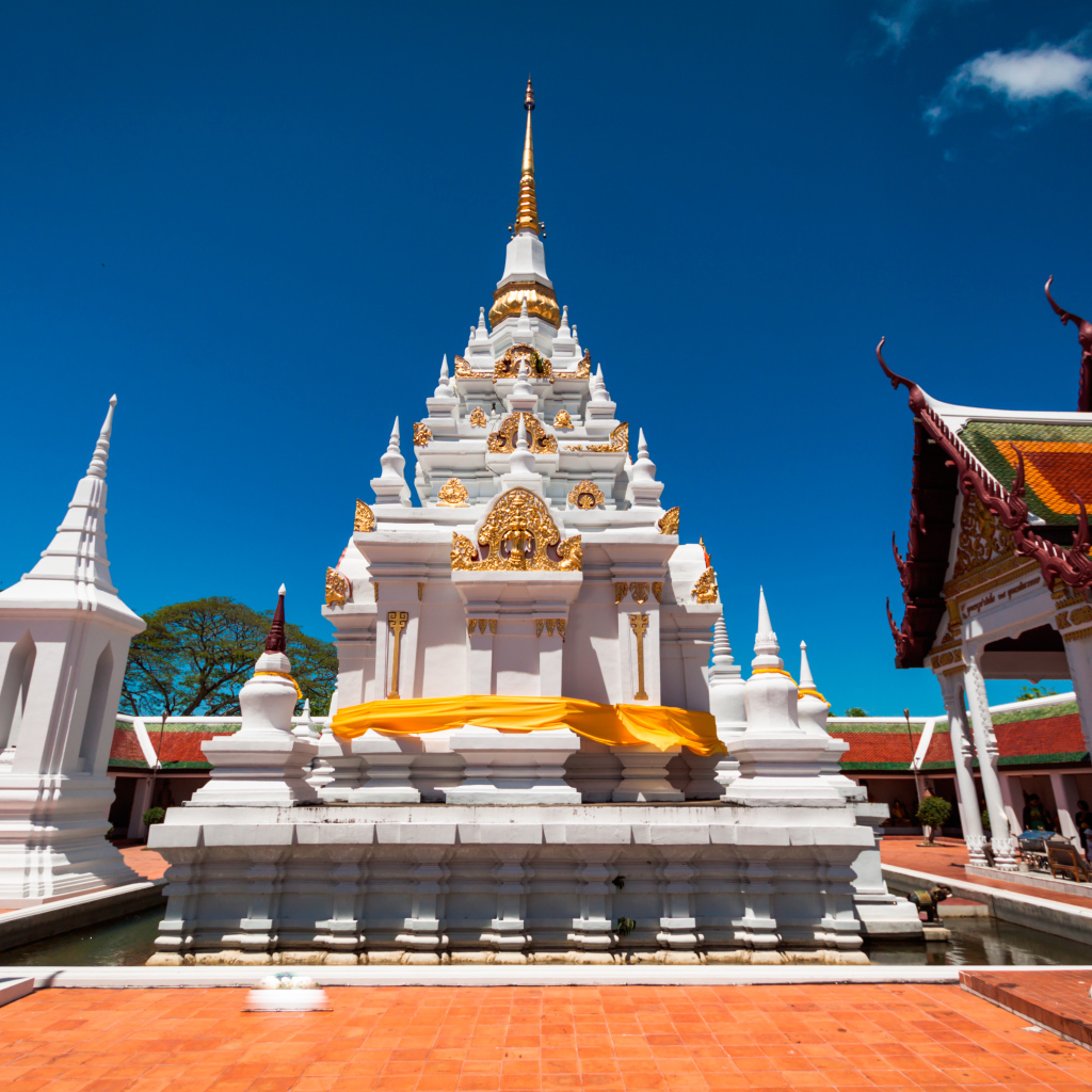 Храм Ват Пра Бороматхат Чайя на курорте Чианг Май, Таиланд