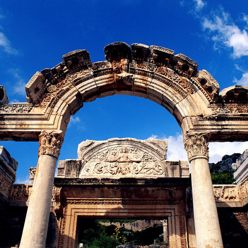 Старинная арка в Эфесе, Турция