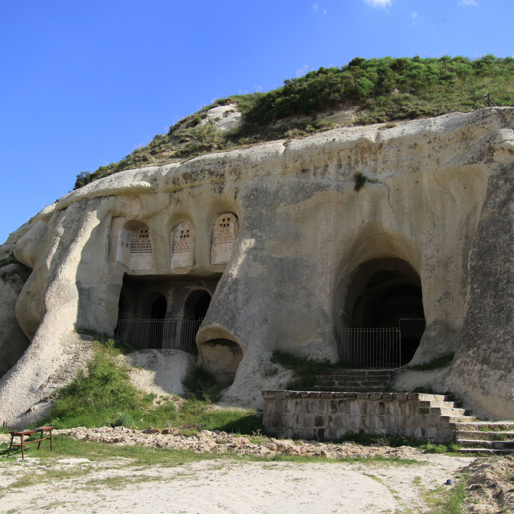 Постройки в скале в Эфесе, Турция