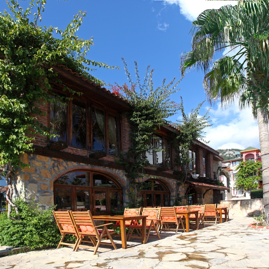 Уютное кафе в Кушадасы, Турция