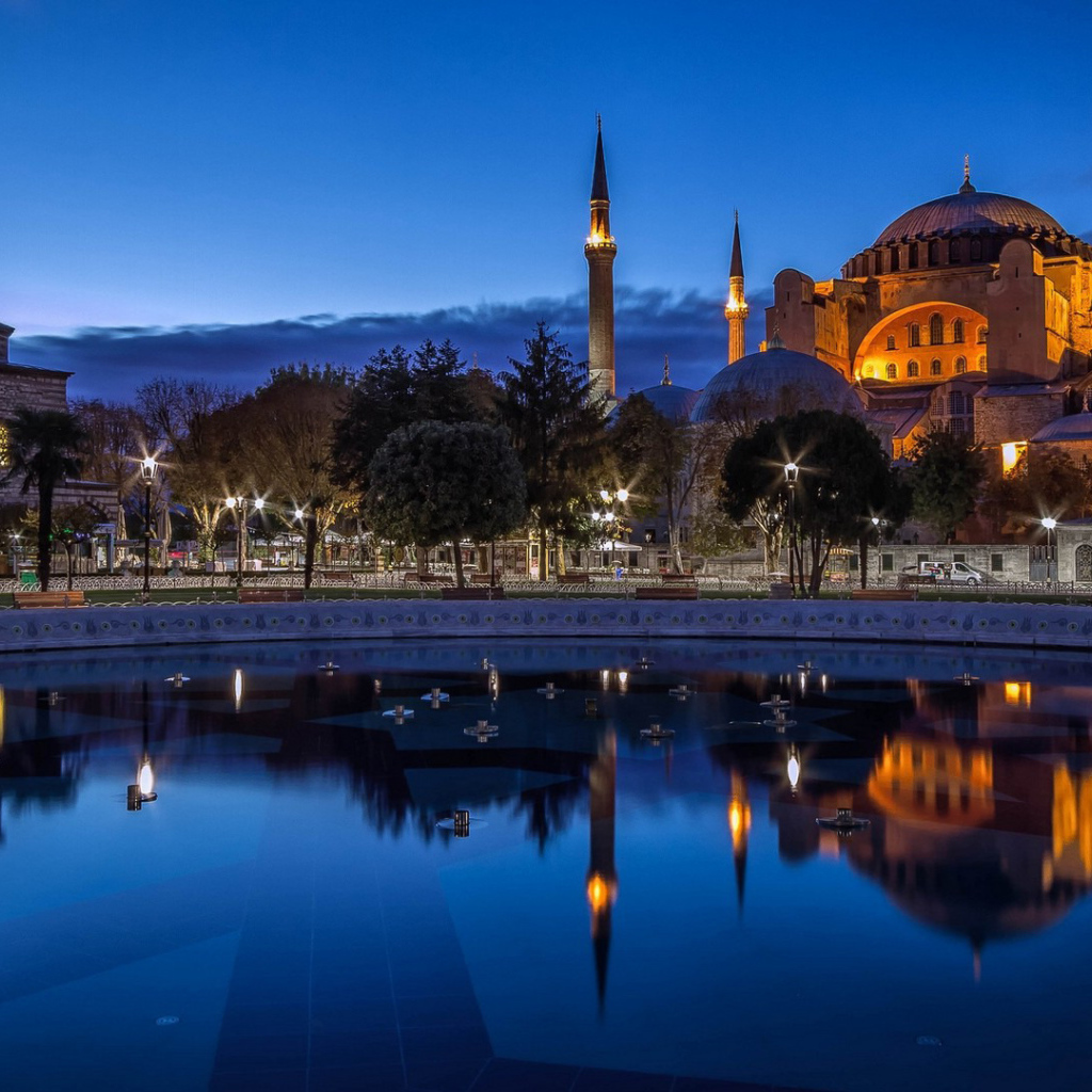 Вечерние фонари в Стамбуле