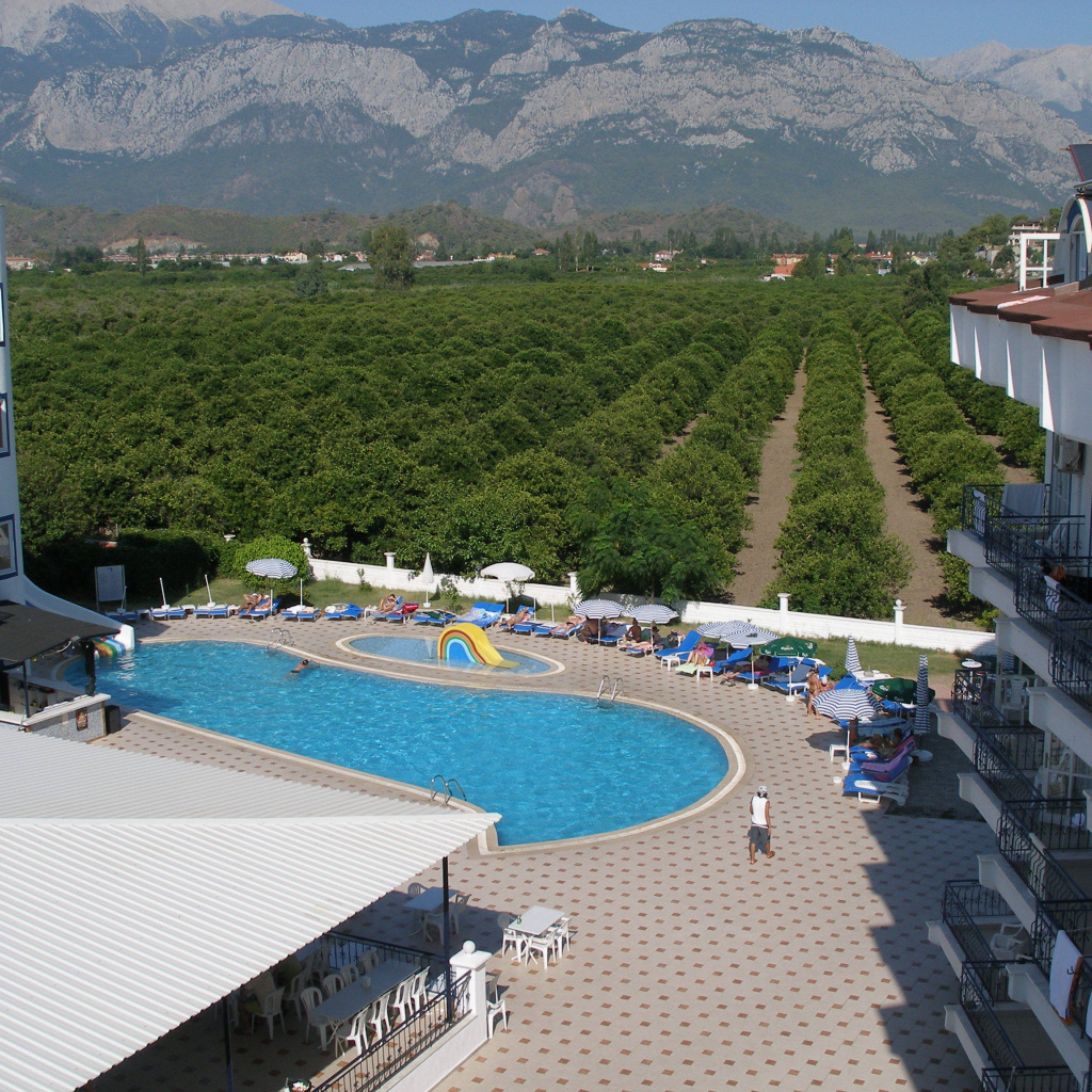 Зеленые сады в Кемере, Турция