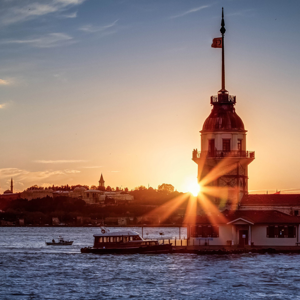 Предзакатное солнце в Стамбуле