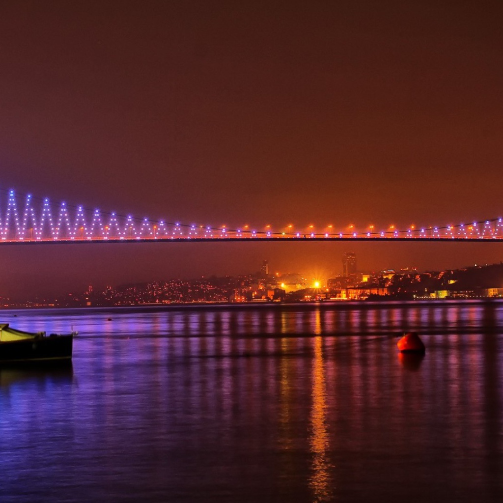 Мост над проливом в Стамбуле