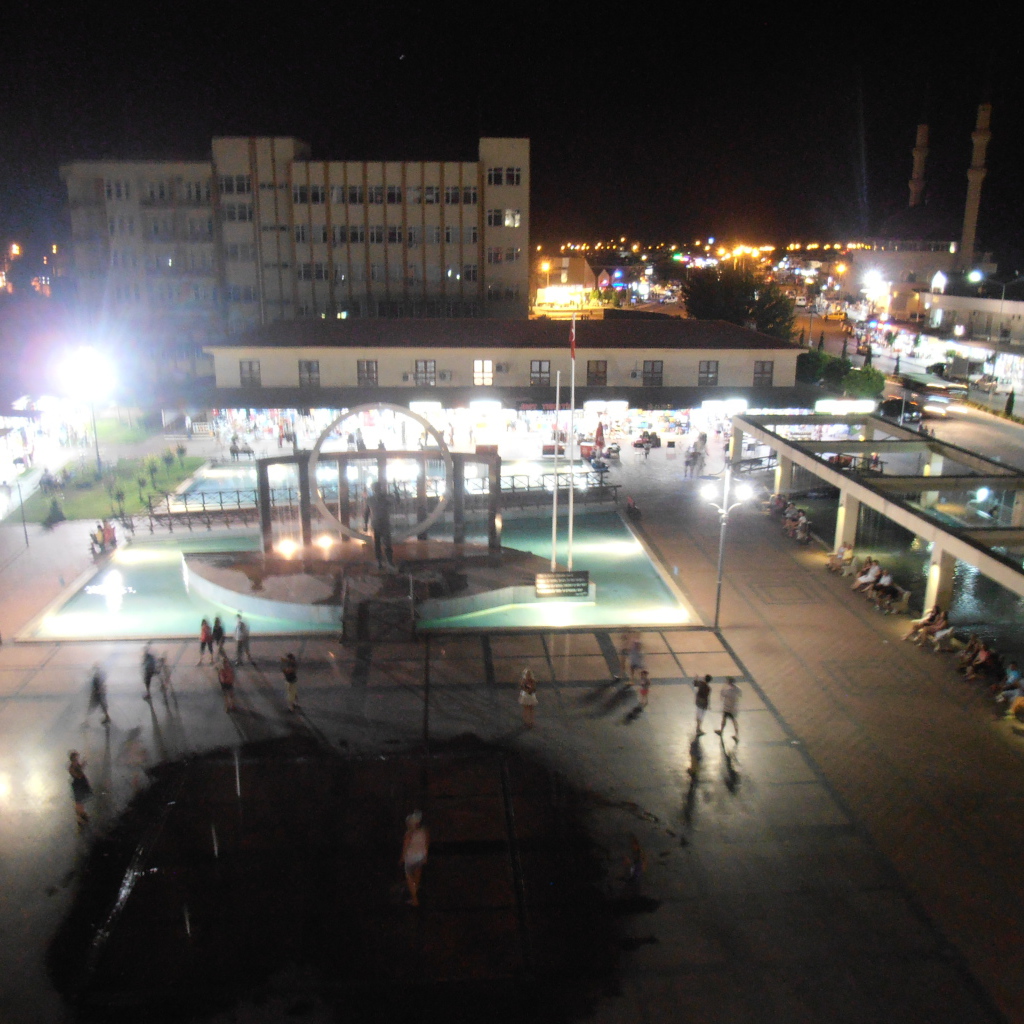 Центральная площадь в Кемер, Турция