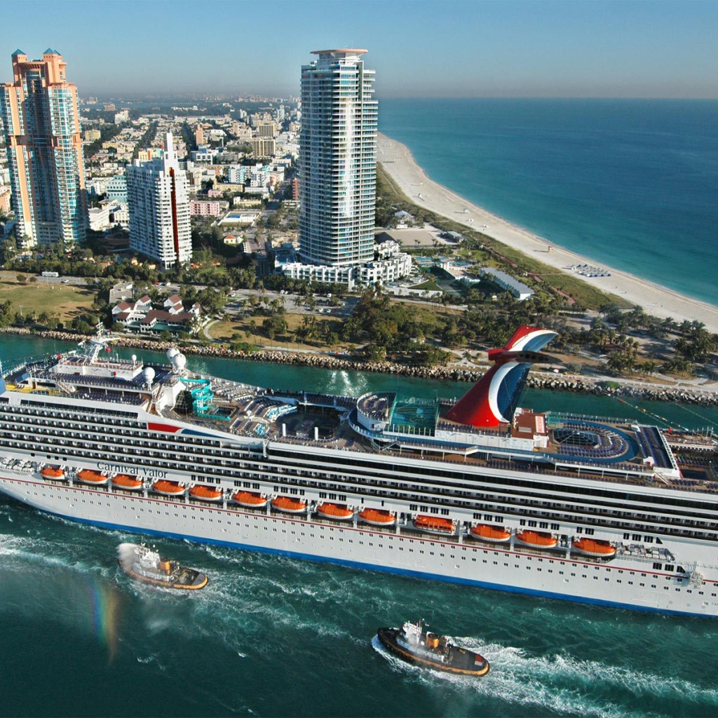 Круизный лайнер в Майами