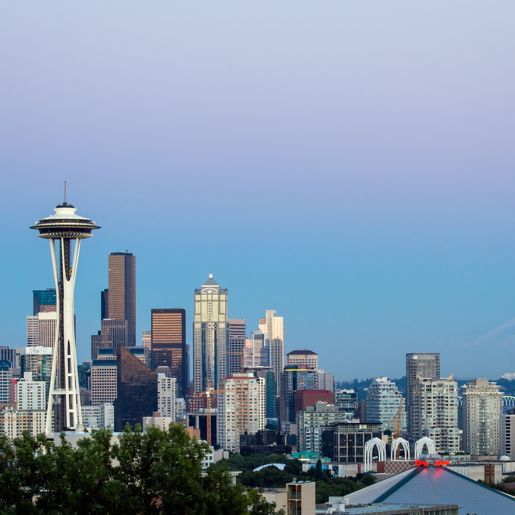 Сиэтл и стратовулкан Рейнир, США