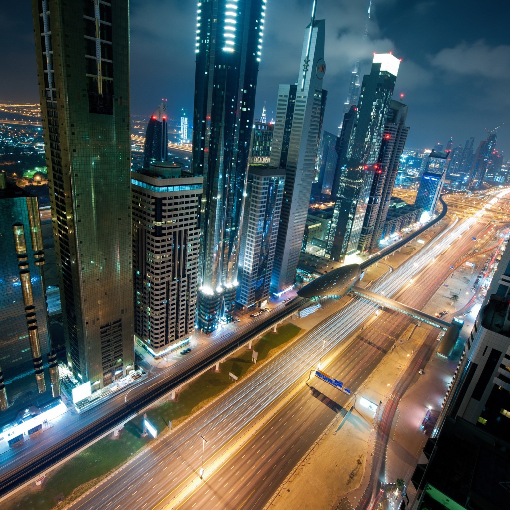 Ночное движение в Дубаи