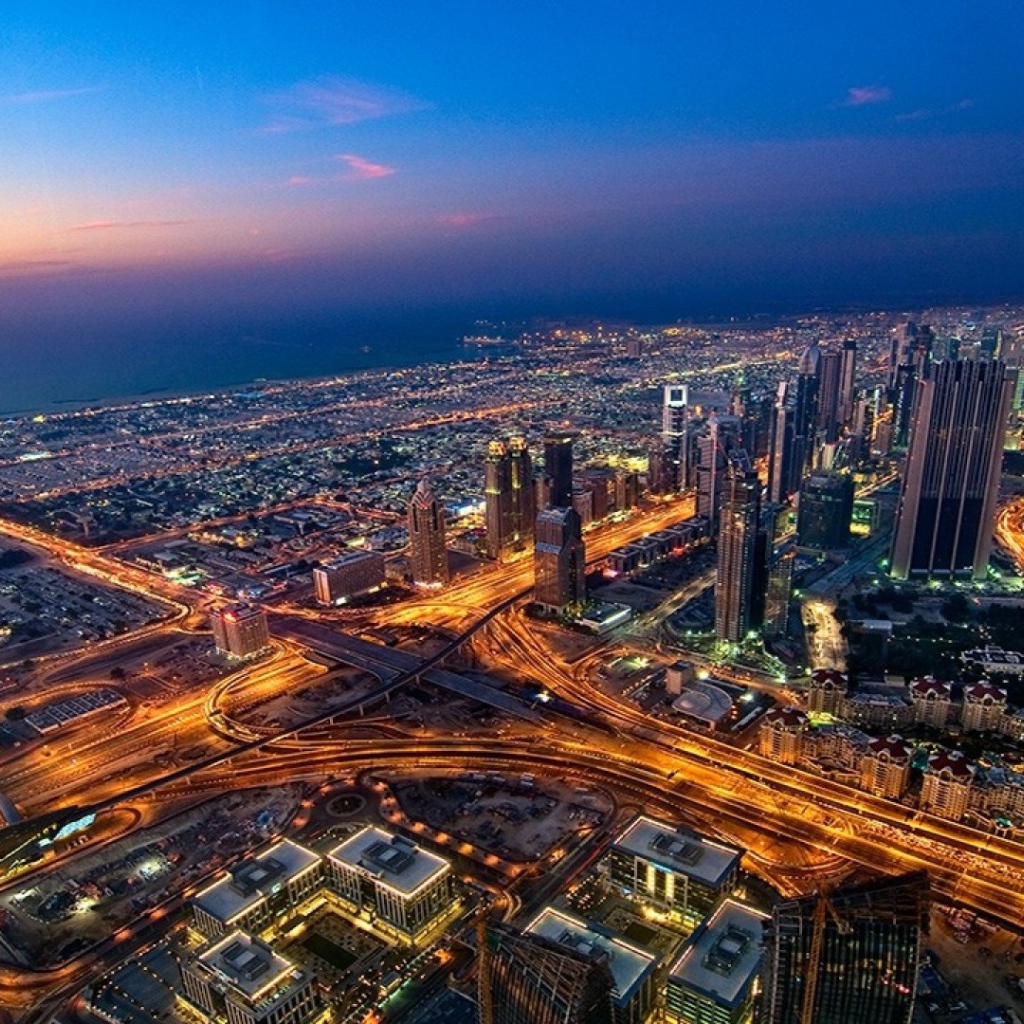 Вид на Дубаи из окна небоскреба