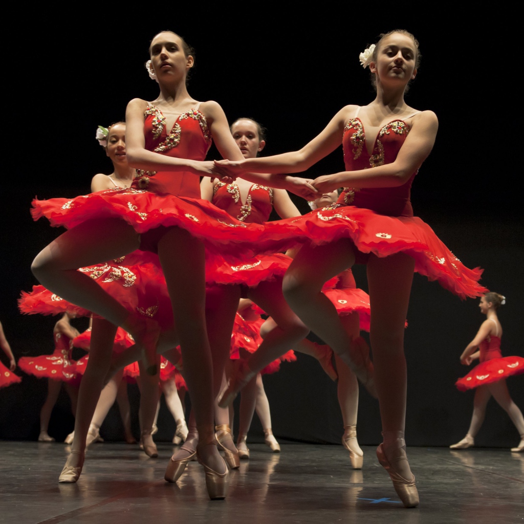 Балерины в красном