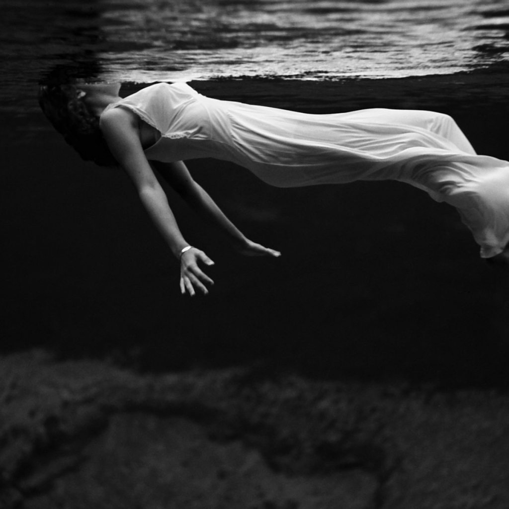 Балерина в воде