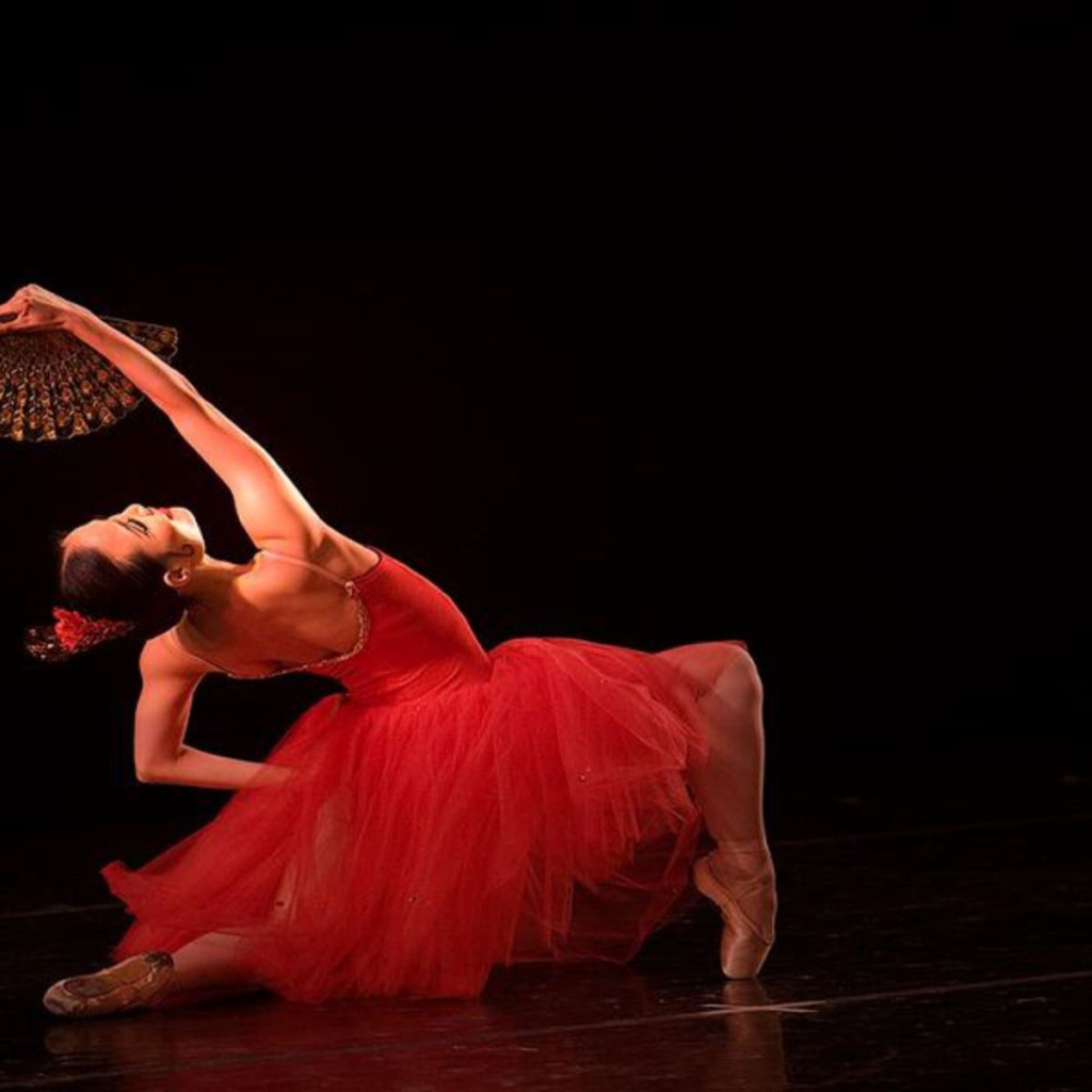 Балерина с веером