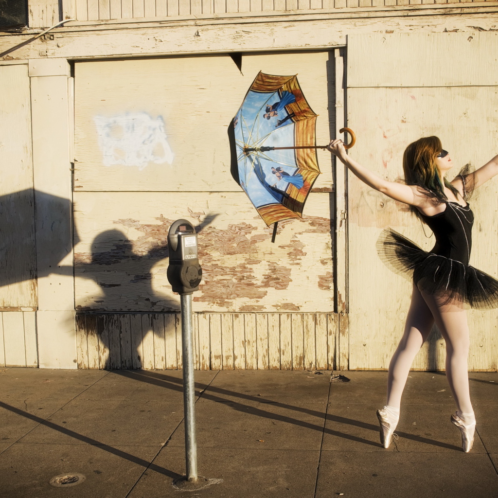 Балерина с зонтом