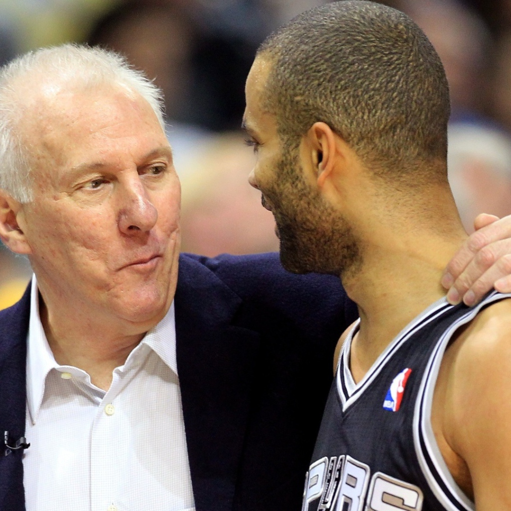 Баскетболист Тони Паркер с тренером Грегом Поповичем