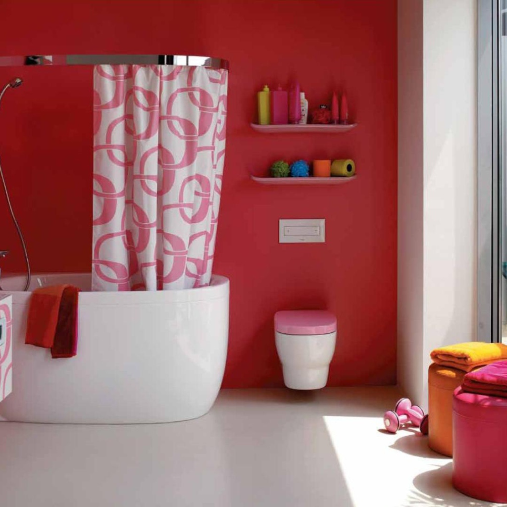 Ванная комната в красных тонах